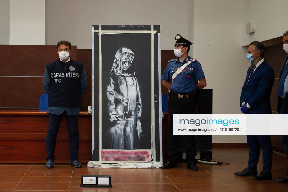 Photo IPP LM Lorenzo Di Cola L Aquila, 11 06 2020 Press Conference at the Palace of Justice in LAquila for the discovery of the door of the Bataclan emergency exit the local Paris place of the massacre of 13 November 2015 by ISIS terrorists with the work of the artist Bansky tribute to the victims of the 0