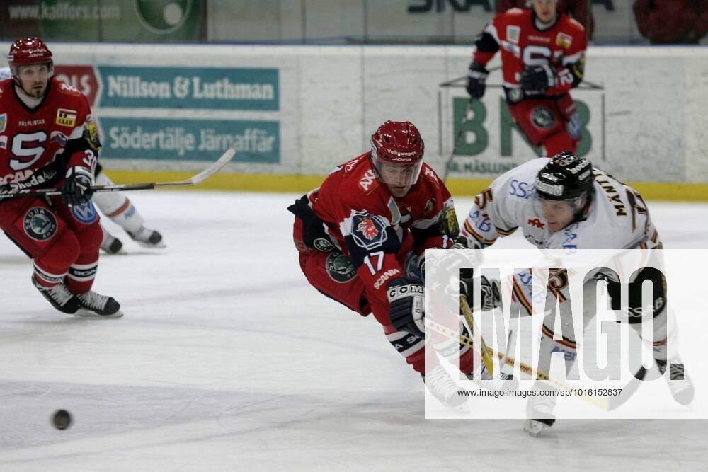 STOCKHOLM 20050124 Elitserien in ice hockey, Södertälje SK Lulea HF, 7 2 Picture Kyle Calder in Södertälje and Tuukka Mäntylä in Lulea in action Photo Mats Andersson SCANPIX Code 62210