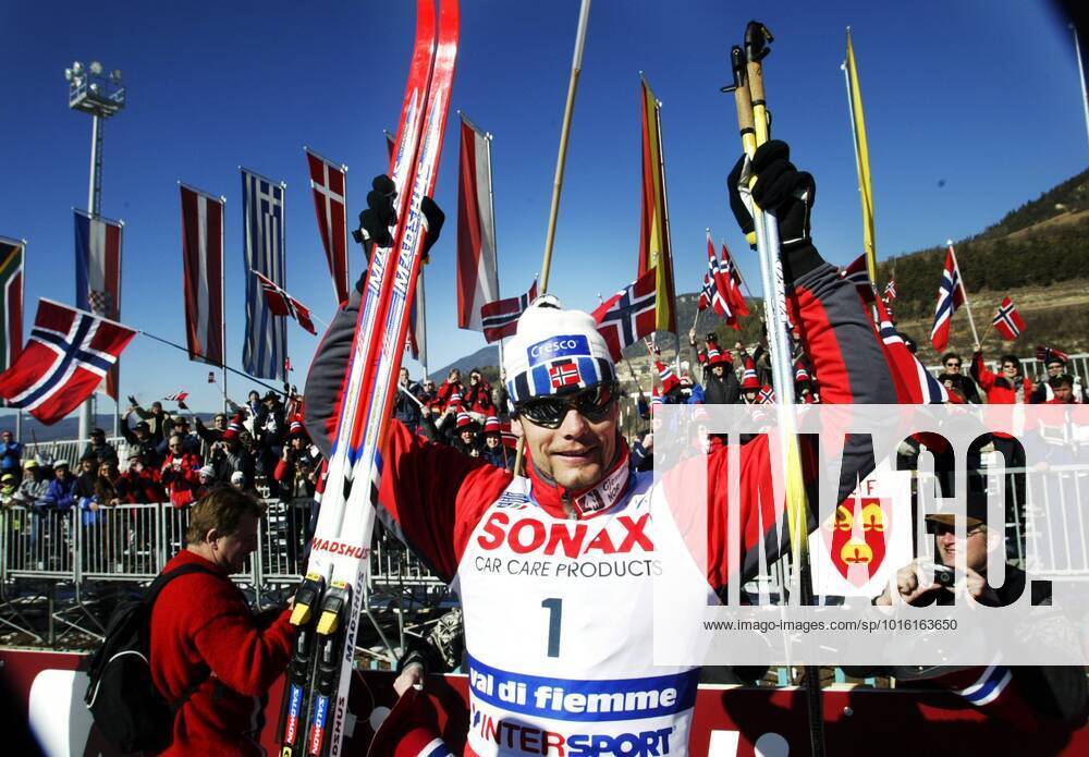VAL DI FIEMME 20030219 Norways Thomas Alsgaard won the gold medal in the Mens 30km Classical Mass Start race at the Nordic Skiing World Championships in Val di Fiemme February 19, 2003 PHOTO Erik Johansen SCANPIX Code 20520 403 Val di Fiemme italy