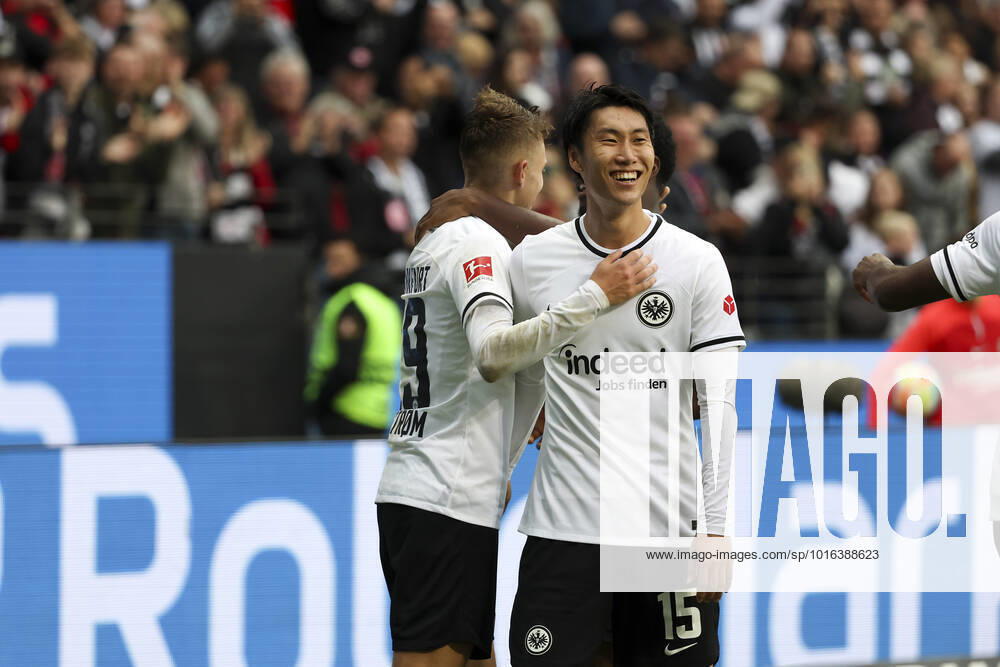Germany, Frankfurt on the Main, 15 10 2022, Deutsche Bank Park, Eintracht Frankfurt vs Bayer 04 Leverkusen 1 Bundesliga, Jesper lindstroem Eintracht Frankfurt and Daichi Kamada Eintracht Frankfurt Jesper Lindstroem Eintracht Frankfurt makes it 3 1 Frankfurt on the Main Deutsche Bank Park Hesse Germany eu-images-663