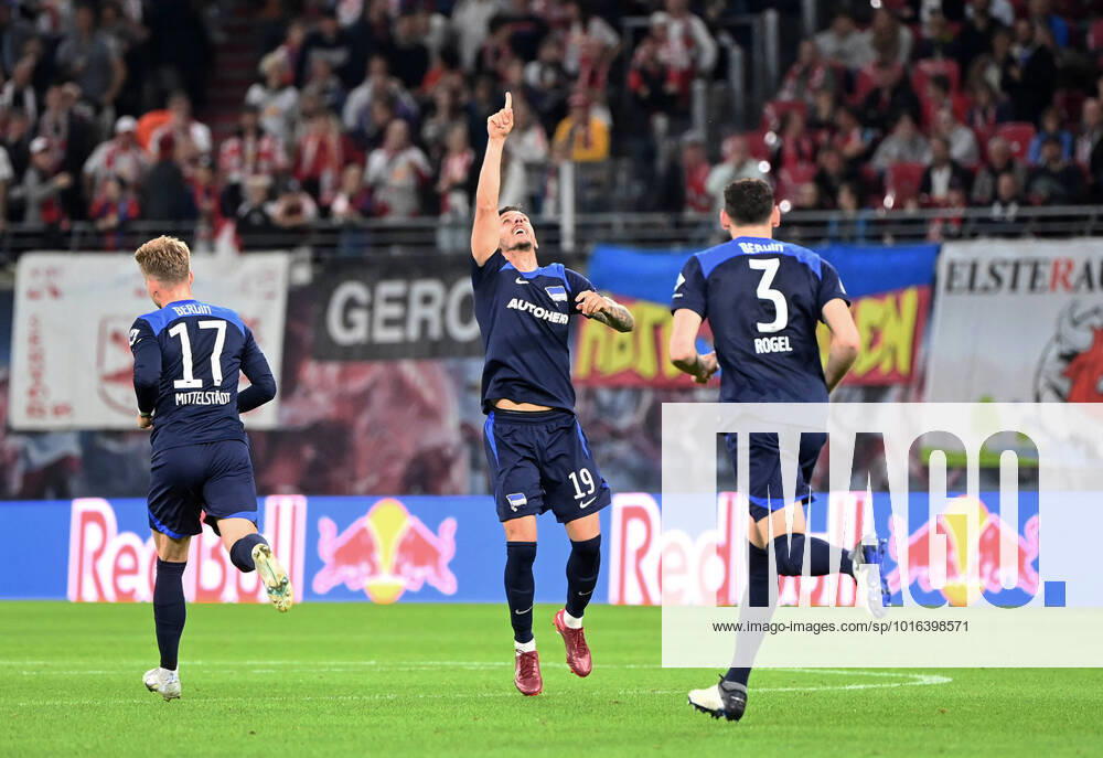 Football, men, 1 Bundesliga, season 2022 23, 10 matchday , RB Leipzig Hertha BSC, v l Maximilian Mittelstädt Hertha BSC , Stevan Jovetic Hertha BSC , Agustin Rogel Hertha BSC , cheering after goal to 3 2, 15 10 2022,