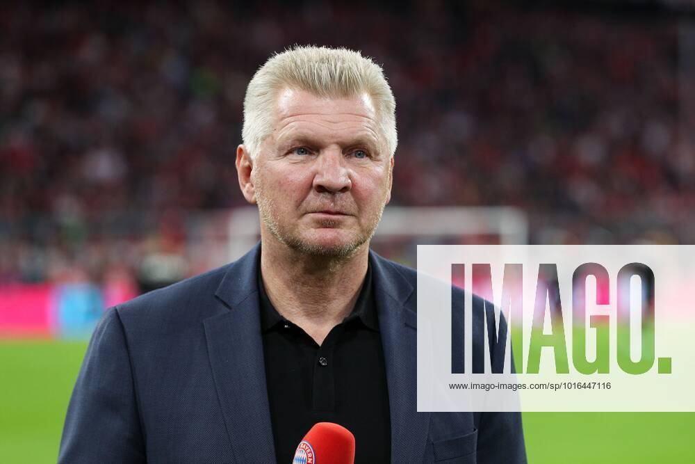 Stefan Effenberg, FC Bayern Muenchen vs SC Freiburg, Football, 1 Bundesliga, 10 Spieltag, 16 10 2022 DFB regulations prohibit any use of photographs as image sequences and or quasi video Muenchen Bayern Germany