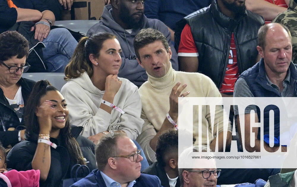 Football 1 Bundesliga 2022 2023, 10 Matchday, FC Bayern Munich SC Freiburg, at Allianz Arena Munich Thomas Müller FC Bayern Munich in the stands with his wife Lisa DFL and DFB regulations prohibit any use of photographs as image sequences and or quasi video