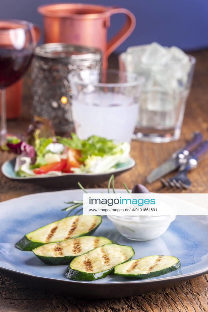 Grilled courgette with tzatziki and salad 1035306577