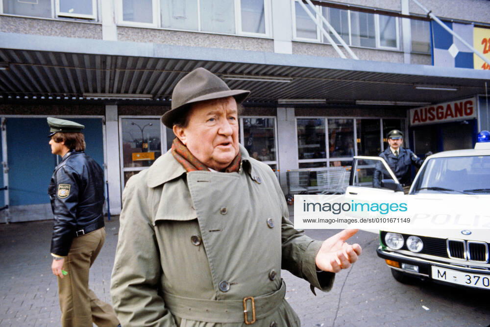 Siegfried Lowitz during shooting in Munich Siegfried Lowitz during shooting in Munich, Munich Bavaria Germany