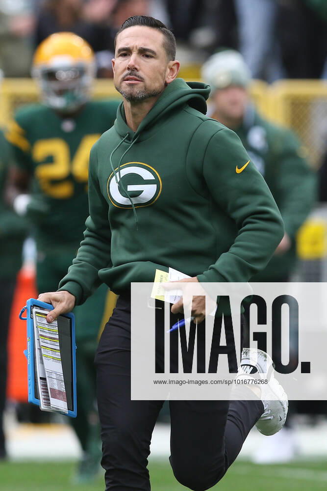 GREEN BAY, WI - OCTOBER 16: Green Bay Packers head coach Matt LaFleur runs off the field during a game between the Green Bay Packers and the New York Jets at Lambeau Field on October 16, 2022 in Green Bay, WI. (Photo by Larry Radloff Icon Sportswire) NFL, American Football Herren, USA OCT 16 Jets at Packers Icon2210161912