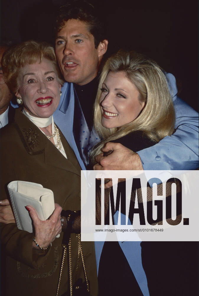 David Hasselhoff, Dolores Hasselhoff and Pamela Bach Londo.UK. David Hasselhoff, his mother Dolores Hasselhoff (1930-2009) and wife Pamela Bach At an event in about 1993. LMK11-120620-001