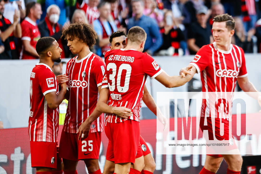 Goal celebration SC Freiburg at 2 0 by Vincenzo Grifo SC Freiburg, 32 , GER, SC Freiburg vs SV Werder Bremen, Football, Bundesliga, 11 Matchday, Season 2022 2023, 22 10 2022 DFL REGULATES PROHIBIT ANY USE OF PHOTOGRAPHS AS IMAGE SEQUENCES AND OR QUASI VIDEO GER, SC Freiburg vs SV Werder Bremen, Football, Bundesliga, 11 Matchday, Season 2022 2023, 22 10 2022 Freiburg im Breisgau