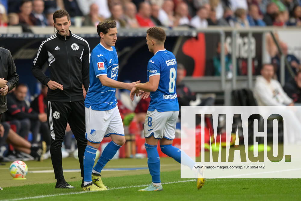 Soccer, 1 Bundesliga, 20221022, TSG 1899 Hoffenheim FC Bayern Munich In picture substitution change Sebastian RUDY TSG 1899 Hoffenheim, 16 comes in for Dennis GEIGER TSG 1899 Hoffenheim, 8 Sinsheim PreZero Arena Baden Württemberg Germany