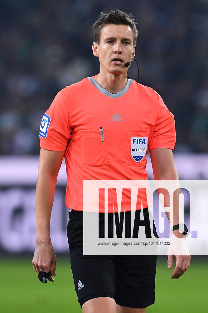 Soccer 1 Bundesliga 11 Matchday Borussia Mönchengladbach Eintracht Frankfurt on 22 10 2022 at Borussia Park in Mönchengladbach referee Daniel Siebert Berlin DFL regulations prohibit any use of photographs as image sequences and or quasi video xRx