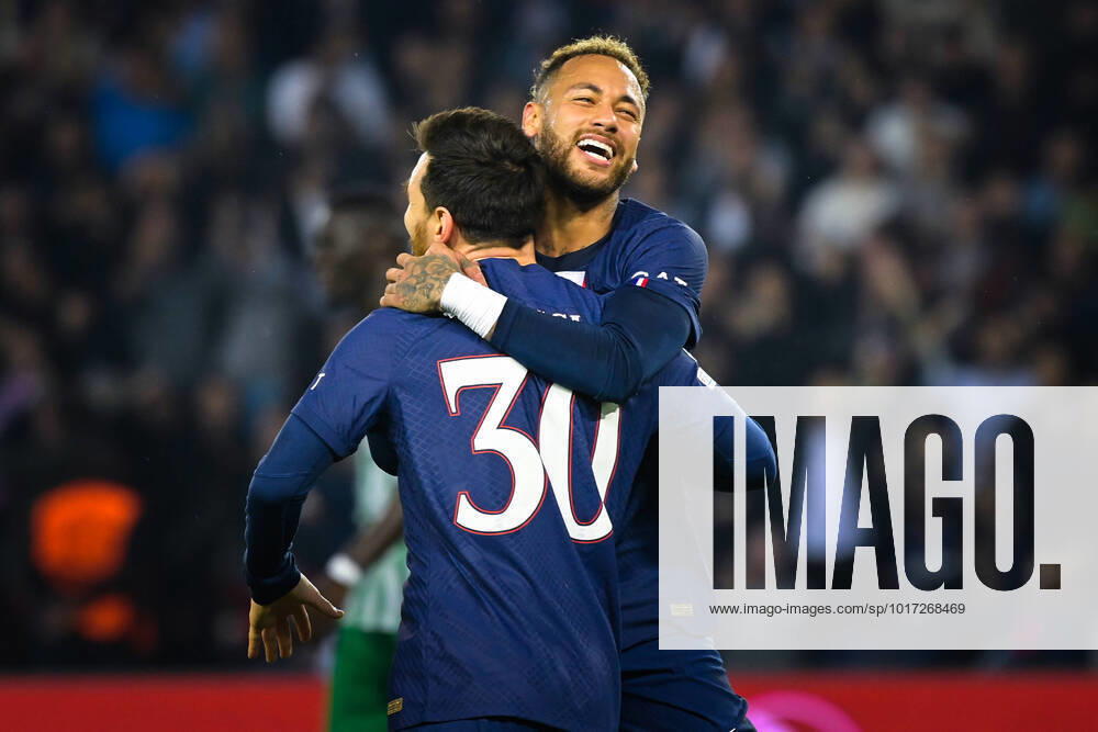 KW43 Attitude - Joie de Lionel Leo Messi ( 30 - PSG ) - Neymar Jr ( 10 - PSG ) - FOOTBALL : Paris Saint Germain vs Maccabi Haifa FC - Ligue des Champions - 25 10 2022 FedericoPestellini Panoramic