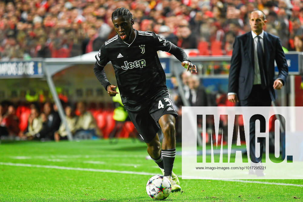 Samuel Illing-Junior of Juventus FC seen in action during the UEFA Champions League Group H football match between SL Benfica and Juventus FC at Estadio do SL Benfica..Final score: SL Benfica 4:3 Juventus FC Lisbon Portugal - ZUMAs197 20221025_zaa_s197_230