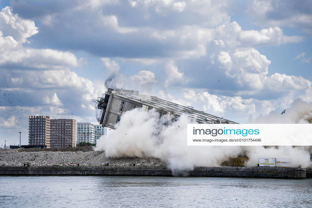 FOCUS COVERAGE REQUESTED TO BELGA Illustration picture shows the demolition of a tower at the SAMGA site, in Antwerp, Saturday 20 June 2020. JASPERxJACOBS 2510887