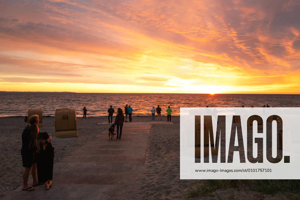 At the beach of Timmendorf on the Baltic Sea island of Poel people watch the sunset on the longest day of the year, the 20 6 2020 summer solstice Timmendorf beach