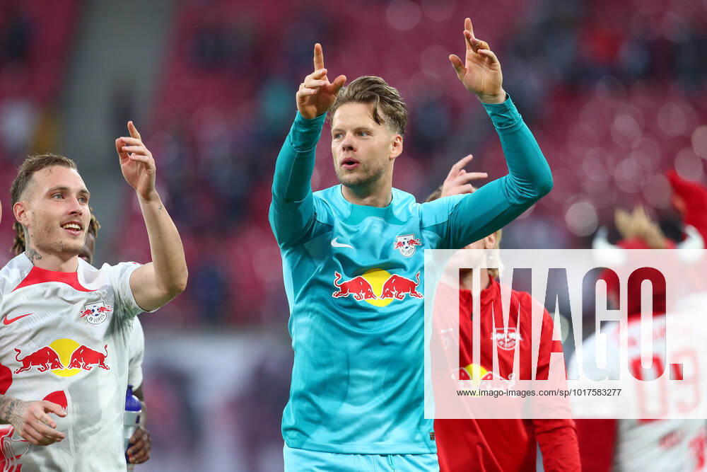 football 1 Bundesliga, RB Leipzig Bayer 04 Leverkusen, v l Orjan Nyland Leipzig, 13 cheering about the victory, cheering after the end of the game Leipzig.