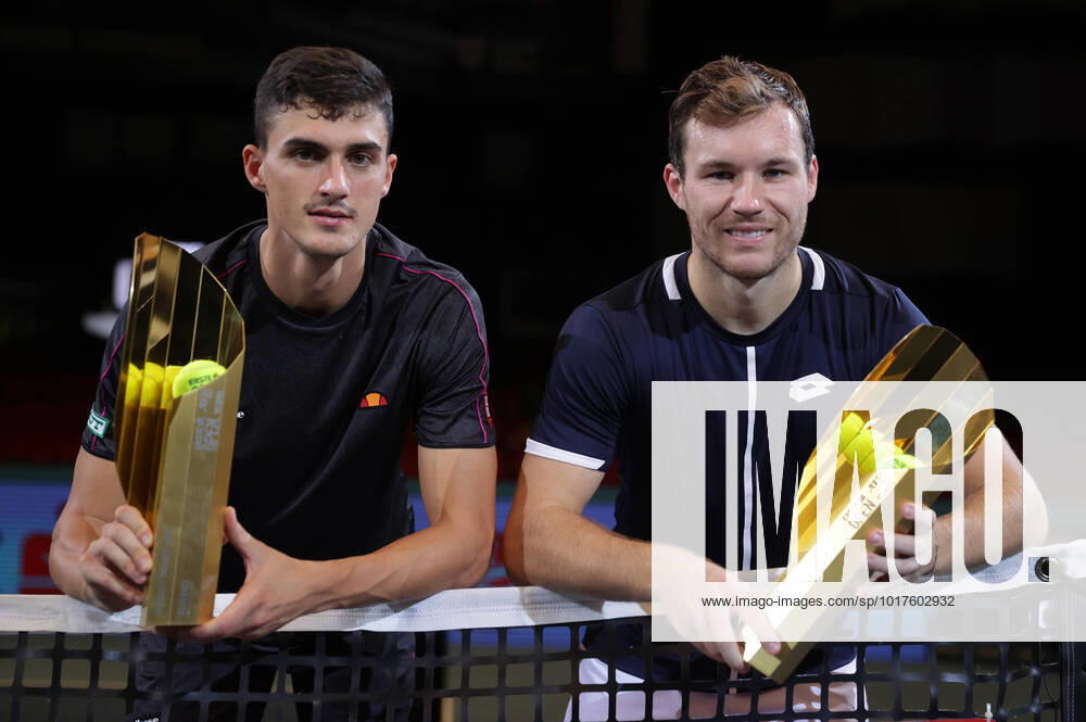 KW43 TENNIS - ATP, Tennis Herren Erste Bank Open VIENNA,AUSTRIA,30.OCT.22 - TENNIS - ATP World Tour, Erste Bank Open, final. Image shows Alexander Erler and Lucas Miedler (AUT). Keywords: trophy. GEPAxpictures xWalterxLuger