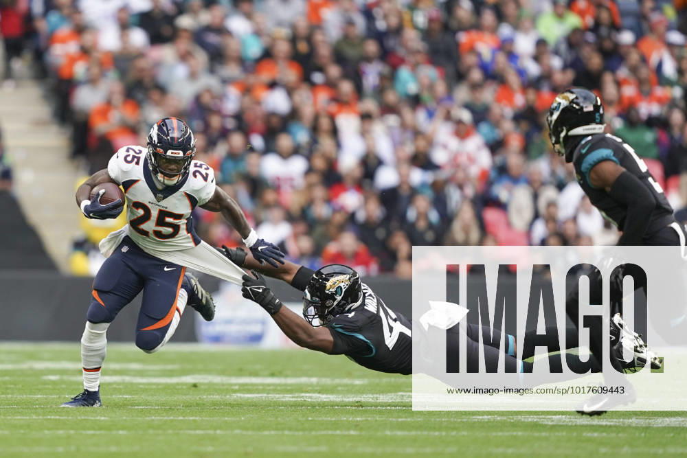 KW43 Jacksonville Jaguars v Denver Broncos International Series 30 10 2022. Travon Walker (44) OLB of Jacksonville Jaguars tackles Melvin Gordon III (25) RB of Denver Broncos during the International Series match between Jacksonville Jaguars and Denver Broncos at Wembley Stadium, London, England on 30 October 2022. Editorial use only ,