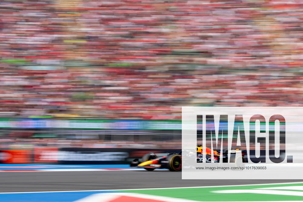 Max Verstappen NED, Oracle Red Bull Racing 1 in RB18 at Stadium Foro Sol, MEX, Formula 1 Mexican Grand Prix, Autodromo Hermanos Rodriguez Mexico City, race, 30 10 2022 MEX, Formula 1 Mexican Grand Prix, Autodromo Hermanos Rodriguez Mexico City, race, 30 10 2022 Mexico City