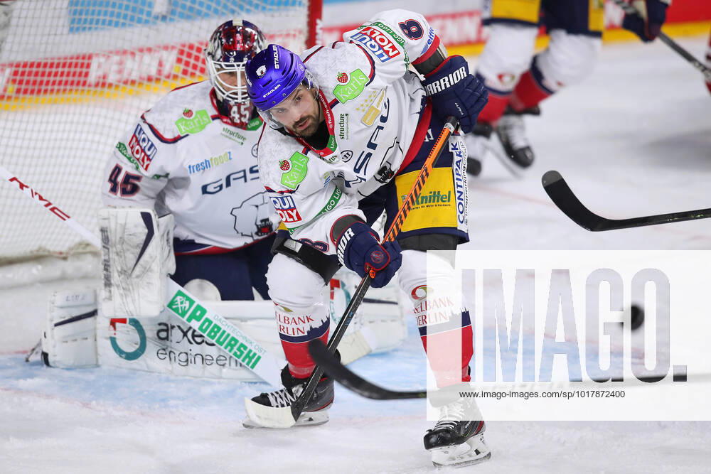 Ice Hockey DEL, Koelner Haie Eisbaeren Berlin, Matchday 18, Mercedes Benz Arena Marco Nowak of Eisbären Berlin defends the goal Kölner Haie Eisbaeren Berlin