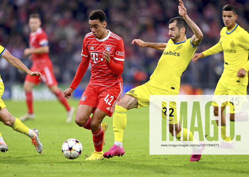 FOOTBALL CHAMPIONS LEAGUE SEASON 2022 2023 preliminary round group C 6 matchday Inter Milan FC Bayern Muenchen 01 11 2022 Jamal Musiala left, FC Bayern Muenchen vs Henrikh Mkhitaryan right, Inter Milan