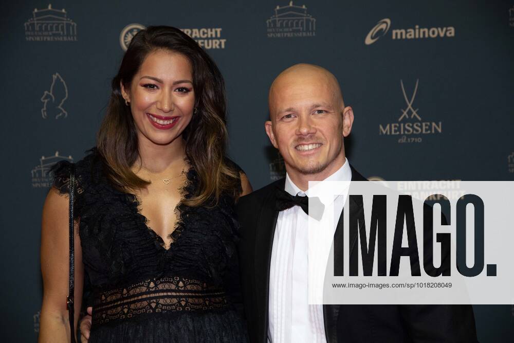 Fabian HAMBUECHEN with girlfriend Viktoria, red carpet, red carpet show, 40 German Sports Press Ball in the Alte Oper Frankfurt, 05 11 2022 Â