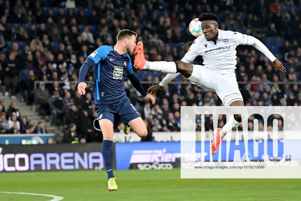 Bielefeld, Schueco Arena, 05 11 22, GER, Herren, 2 Bundesliga, Saison 2022 2023, DSC Arminia Bielefeld 1 FC Kaiserslautern Bild v li im Zweikampf Boris Tomiak Kaiserslautern und Bryan Lasme Bielefeld Platzverweis,, yellow red card Bryan Lasme Bielefeld Nur fuer journalistische Zwecke Only for editorial use According to the DFL Deutsche Fußball Liga regulations it is prohibited, DFL regulations prohibit any use of photographs as image sequences and or quasi video Nordrhein Westfalen Germany