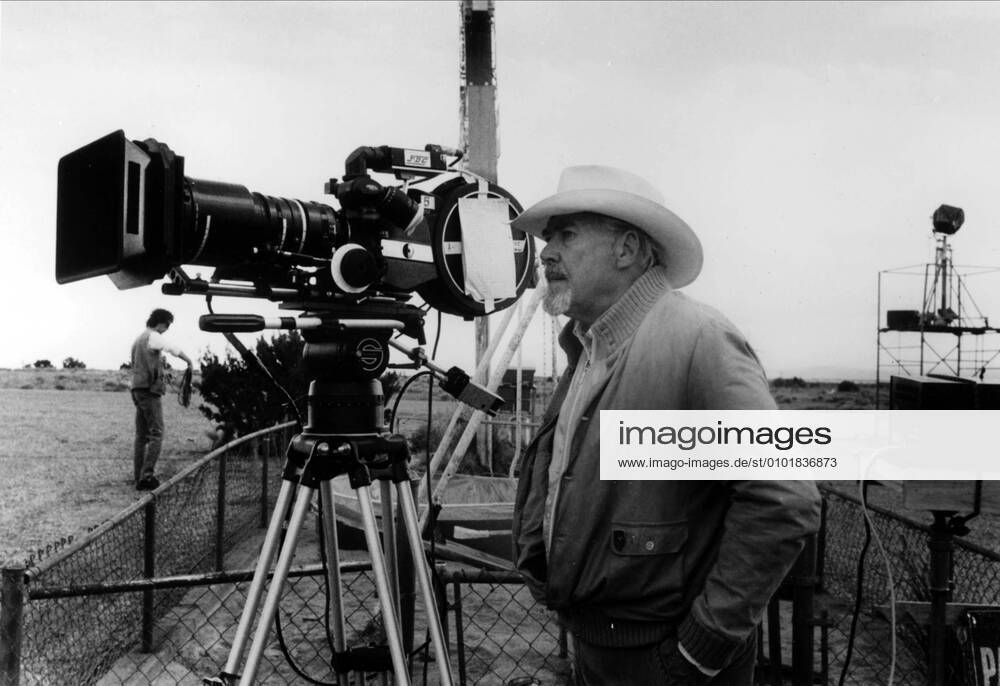 ROBERT ALTMAN DIRECTING FOOL FOR LOVE 1985. Strictly editorial use only in conjunction with the promotion of the film. Credit line mandatory. This image is copyright of the film company and is supplied under the terms of issue as film still. No commercial or book cover use permitted without prior consent from the film company. Mandatory credit line: Image courtesy Ronald Grant Archive Mary Evans