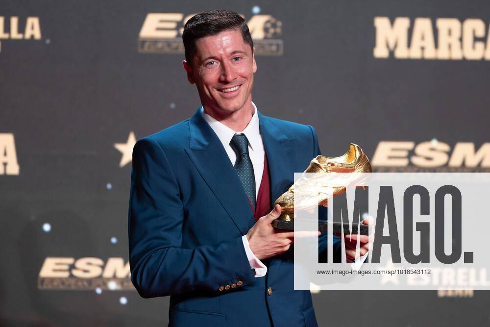 Robert Lewandowski receives the Golden Boot as European top scorer for the 2021 2022 season at the Old Damm Factory in Barcelona, 09 November 2022 900 Cordon Press 900 CordonxPress LOF - Robert Lewandowski receives the Golden Boot