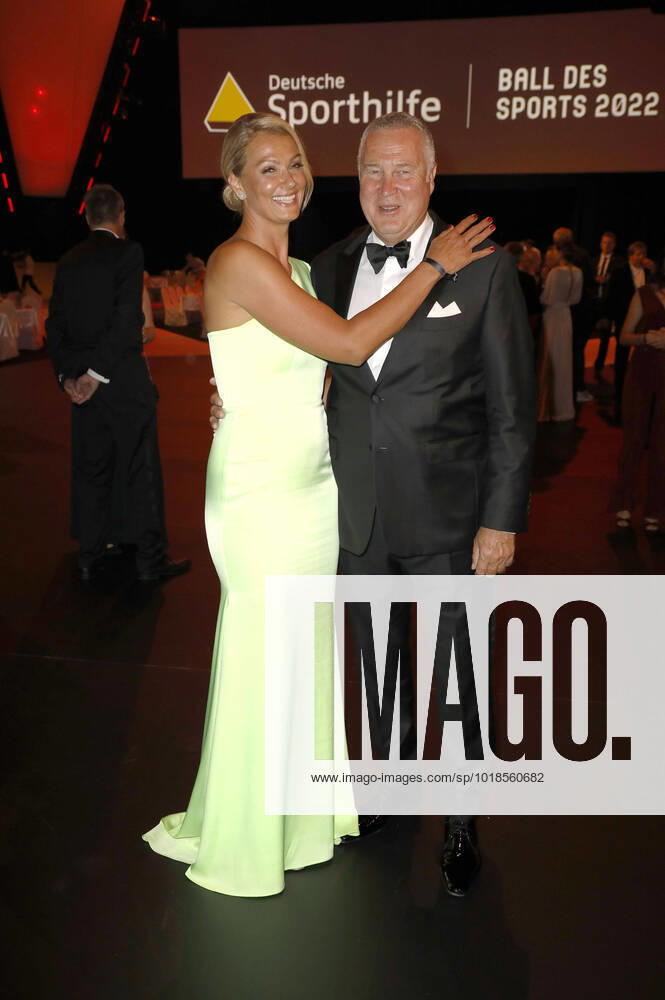 Franziska van Almsick with partner Jürgen B Harder at the 51 Ball des Sports 2022 in the RheinMain CongressCenter Wiesbaden, 16 07 2022 xS.xGabschx xFuturexImage