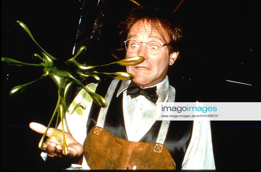 FLUBBER WALT DISNEY PICTURES ROBIN WILLIAMS Picture from the Ronald Grant Archive FLUBBER WALT DISNEY PICTURES ROBIN WILLIAMS Date: 1997. Strictly editorial use only in conjunction with the promotion of the film. Credit line mandatory. This image is copyright of the film company and is supplied under the terms of issue as film still. No commercial or book cover use permitted without prior consent from the film company. Mandatory credit line: Image courtesy Ronald Grant Archive Mary Evans