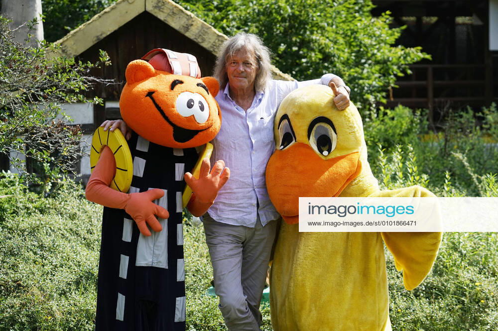 Flimmy, Friedhelm Schatz and the Filmpark Ente at the photo shoot for the start of the season at Filmpark Babelsberg in Janoschs dreamland Potsdam, 26 06 2020 Foto:xT.xBartillax xFuturexImage