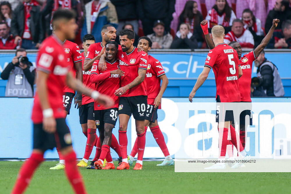 Football, 2022 2023 season, 1 Bundesliga, 15 matchday, Bayer 04 Leverkusen VfB Stuttgart, Bayer 04 Leverkisen players celebrate the goal to 1 0 by Moussa Diaby Bayer 04 Leverkusen , xRHR PHOTO ENx