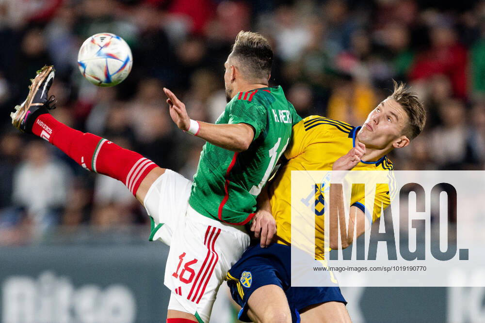 Hector Herrera of Mexico and Viktor Gyökeres of Sweden during the international friendly football match between Mexico and Sweden on November 16, 2022 in Girona Photo Ludvig Thunman BILDBYRAN code LT LT0441 football football soccer football training country international friendly Mexico Sweden Sweden Sweden a bbeng,