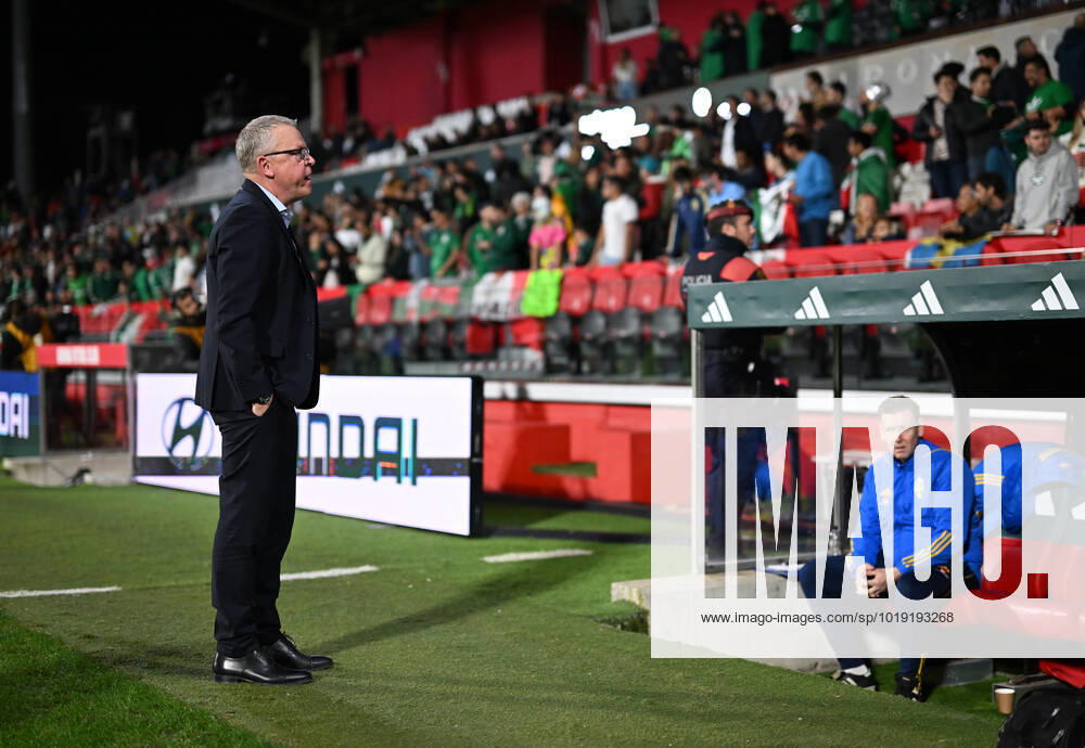 GIRONA 20221116 Swedish national team captain Janne Andersson and assistant national team captain Peter Wettergren during the international match between Sweden and Mexico at Estadi Montilivi in Girona GIRONA SPAIN FOOTBALL