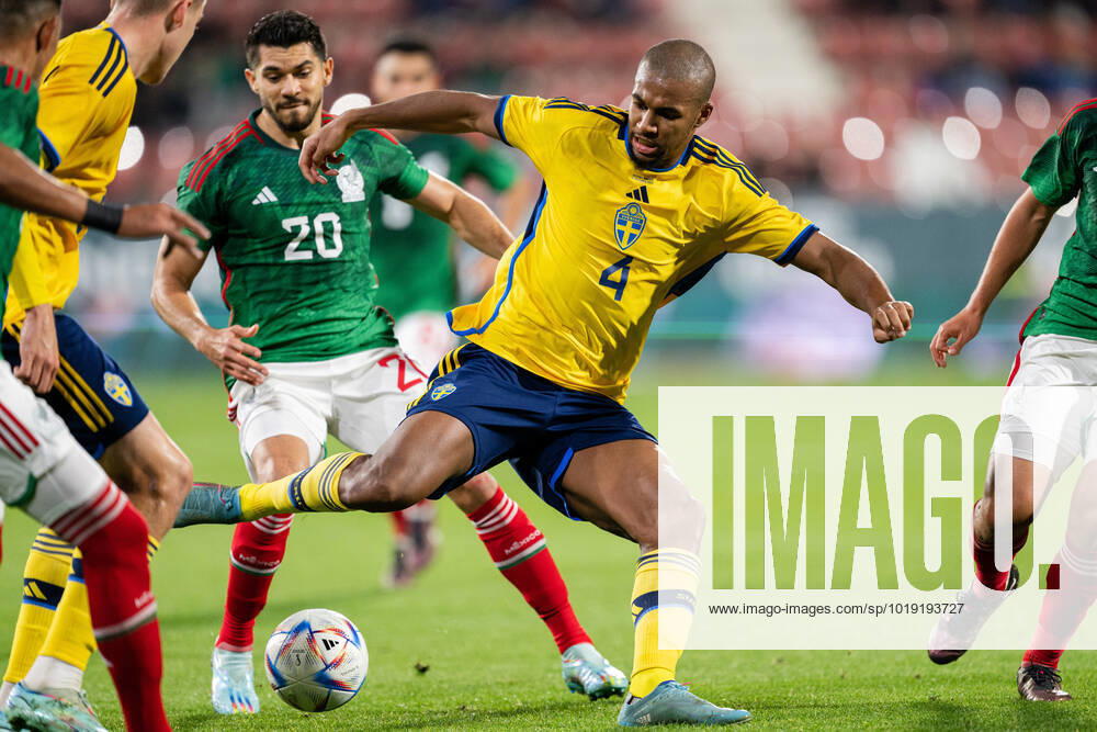Isak Hien of Sweden during the international friendly football match between Mexico and Sweden on November 16, 2022 in Girona Photo Ludvig Thunman BILDBYRAN code LT LT0441 football football soccer fotball training country international friendly Mexico Sweden Sweden Sweden a bbeng,