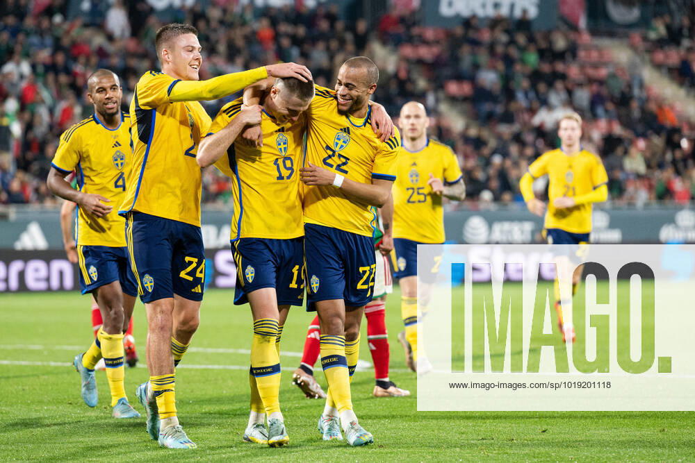 Emil Holm , Mattias Svanberg and Robin Quaison of Sweden celebrates the 1 2 goal during the international friendly football match between Mexico and Sweden on November 16, 2022 in Girona Photo Ludvig Thunman BILDBYRAN code LT LT0441 fotbol football soccer fotball tränningslandskamp international friendly mexico sweden sweden sweden a bbeng cheers,