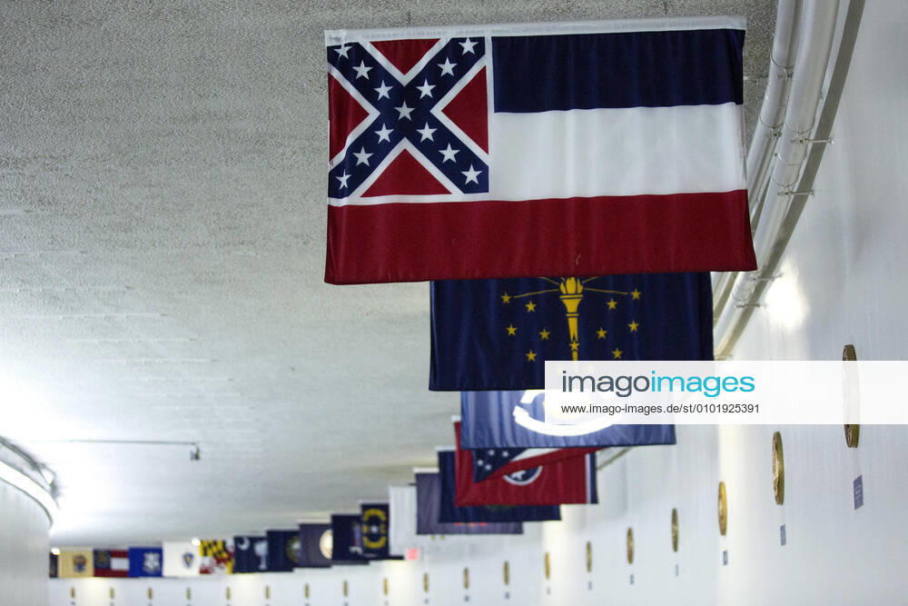 Bilder des Jahres 2020, News 06 Juni News BIlder des Tages June 29, 2020, Washington, District of Columbia, USA: The Mississippi State Flag is displayed in the Senate Subway at the United States Capitol in Washington D.C., U.S., on Monday, June 29, 2020. Mississippi state lawmakers voted over the weekend to remove the confederate symbol from the state flag. Credit: CNP Washington USA - ZUMAs152 20200629_zaa_s152_004