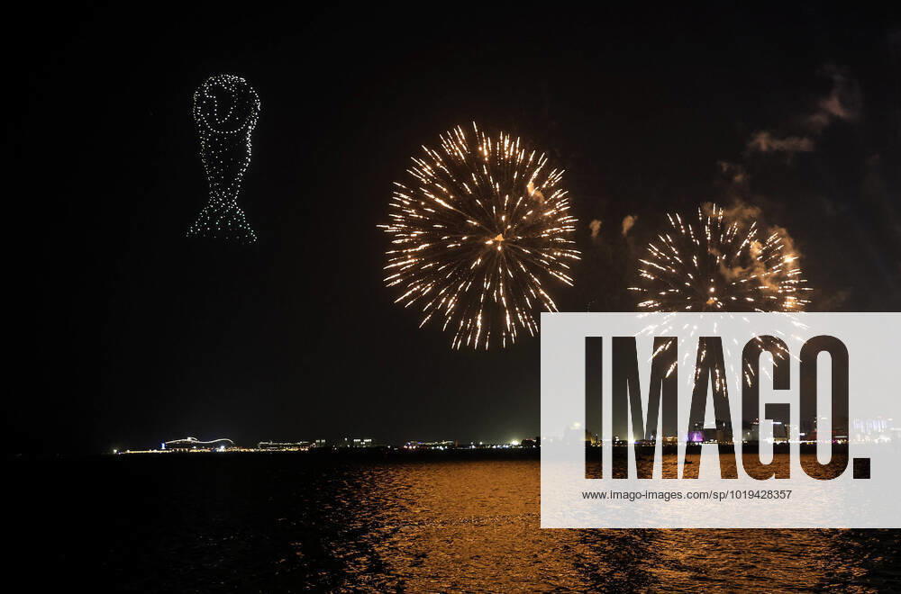 KW46 (221119) -- DOHA, Nov. 19, 2022 -- Photo taken on Nov. 19, 2022 shows the firework and drone performance on the opening ceremony of FIFA Fan Festival at Al Bidda park in Doha, Qatar. ) (SP)QATAR-DOHA-FIFA FAN FESTIVAL PanxYulong