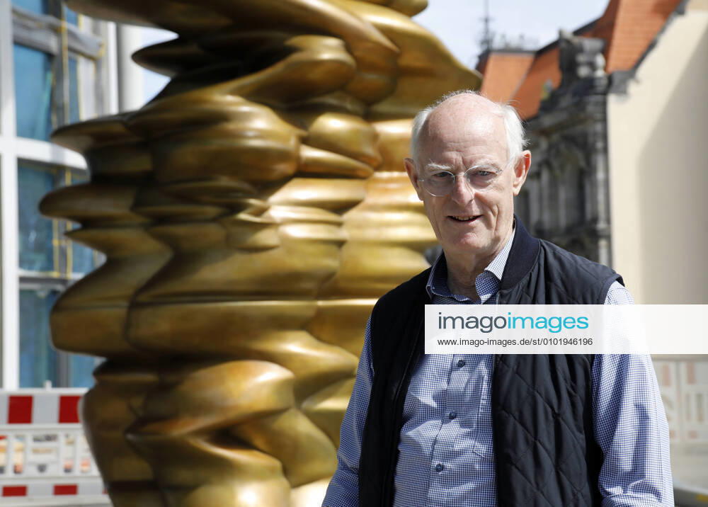 Artist Tony Cragg, Germany, Berlin, Marie Elisabeth Lüders House, Terrace Luisenstraße, Inauguration of the sculpture Werdendes by Tony Cragg