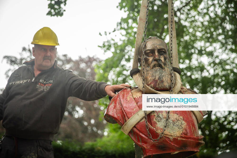 Illustration picture shows the removal of a statue of King Leopold II of Belgium in Gent, Tuesday 30 June 2020, amidst discussions to topple all Leopold 2 statues due to the misdeeds in his former colony Congo. JAMESxARTHURxGEKIERE 2514136