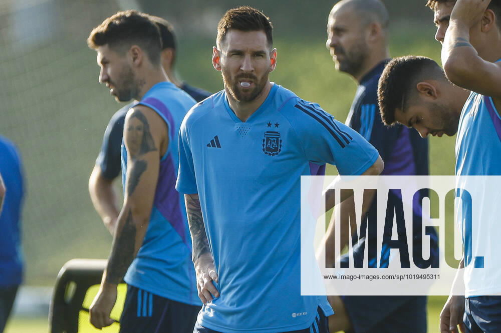 Argentina s striker Lionel Messi participates in his national team, Nationalteam s training session at Qatar University soccer premises in Doha, Qatar, 21 November 2022. Argentina is to face Saudi Arabia on 22 November within Qatar 2022 FIFA World Cup, WM, Weltmeisterschaft, Fussball Argentina s training session !ACHTUNG: NUR REDAKTIONELLE NUTZUNG!