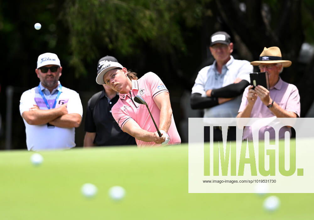 PGA, Golf Herren CHAMPIONSHIP PRESSERS, Cameron Smith (centre) in action on the practice green ahead of the 2022 Australian PGA Championship, at Royal Queensland Golf Club in Brisbane, Tuesday, November 22, 2022. ( NO ARCHIVING, , NO USE IN BOOKS WITHOUT CONSENT BRISBANE QUEENSLAND AUSTRALIA