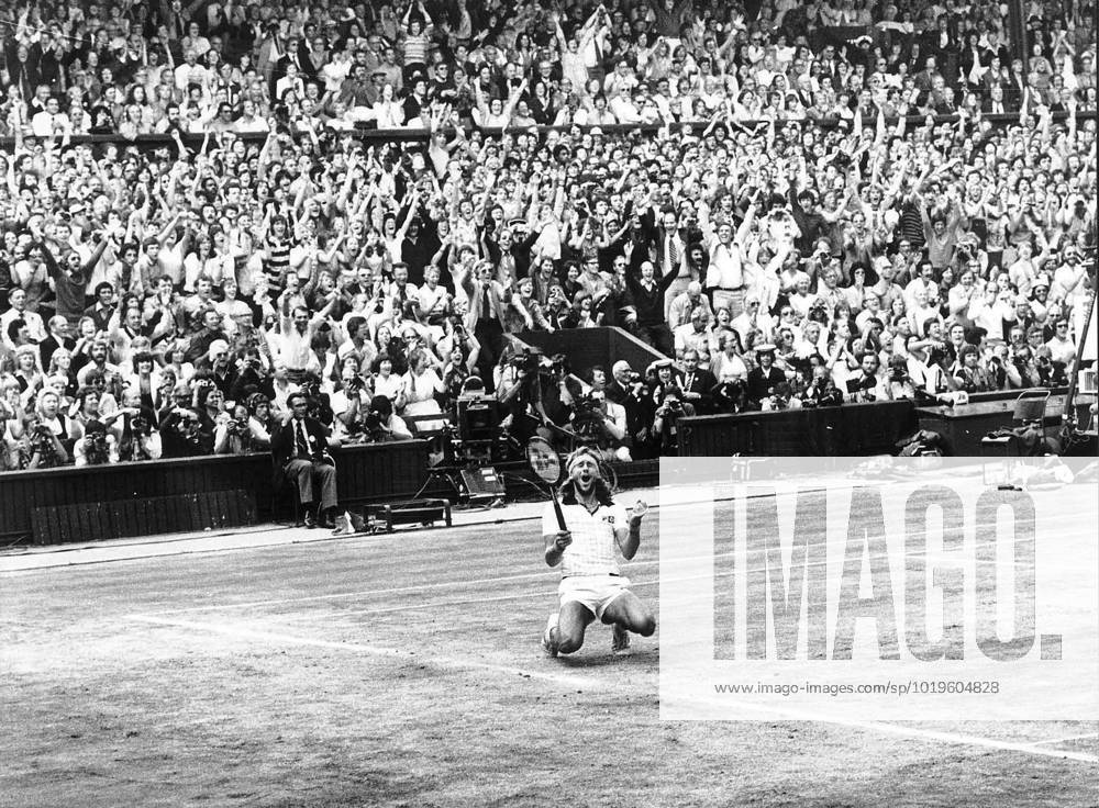 SEKLET SPORT 80 ARCHIVE 1980 Picture from the book Platat p237 After three hours and 53 minutes Björn Borg has won his fifth Wimbledon title and is waltzing away in happiness LONDON ENGLAND Tennis