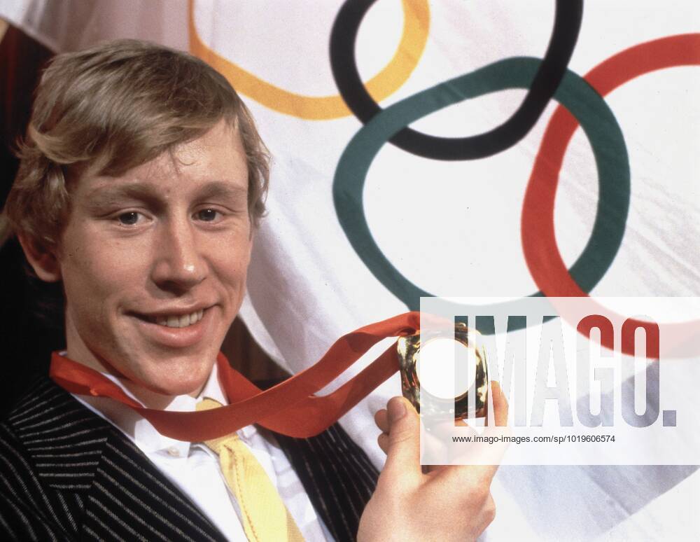 SARAJEVO 1984 Cross-country skier Gunde Svan with his Olympic gold medal, 15 km men SARAJEVO YUGOSLAVIA PB KOD 51