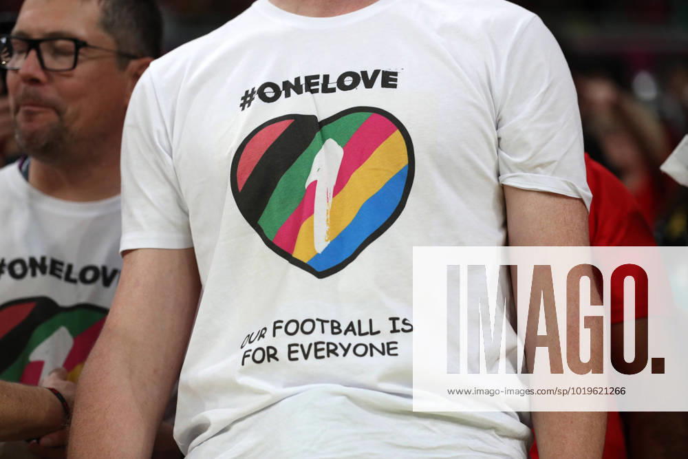 IMAGO Iconic Moments, Fußball 23rd November 2022; Ahmed bin Ali Stadium, Al Rayyan, Qatar; FIFA World Cup, WM, Weltmeisterschaft, Fussball Football, Belgium versus Canada; Belgium fan wearing a One Love Rainbow Heart t-shirt inside Ahmed bin Ali Stadium ActionPlus12452080 JohnxPatrickxFletcher