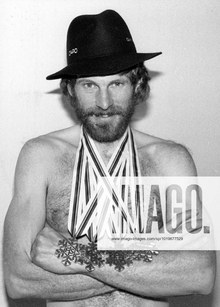 1989 12 27 World Ski Championships 1987 Thomas Wassberg with his four medals, silver 15 km classic, gold 30 km classic, silver 50 km freestyle and gold relay Sweden