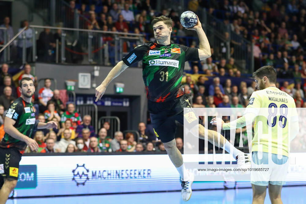 handball, EHF Champions League, SC Magdeburg FC Porto v l Kay Smits Magdeburg, 31 throws goal, goal scorer, scores goal, scores the goal Magdeburg