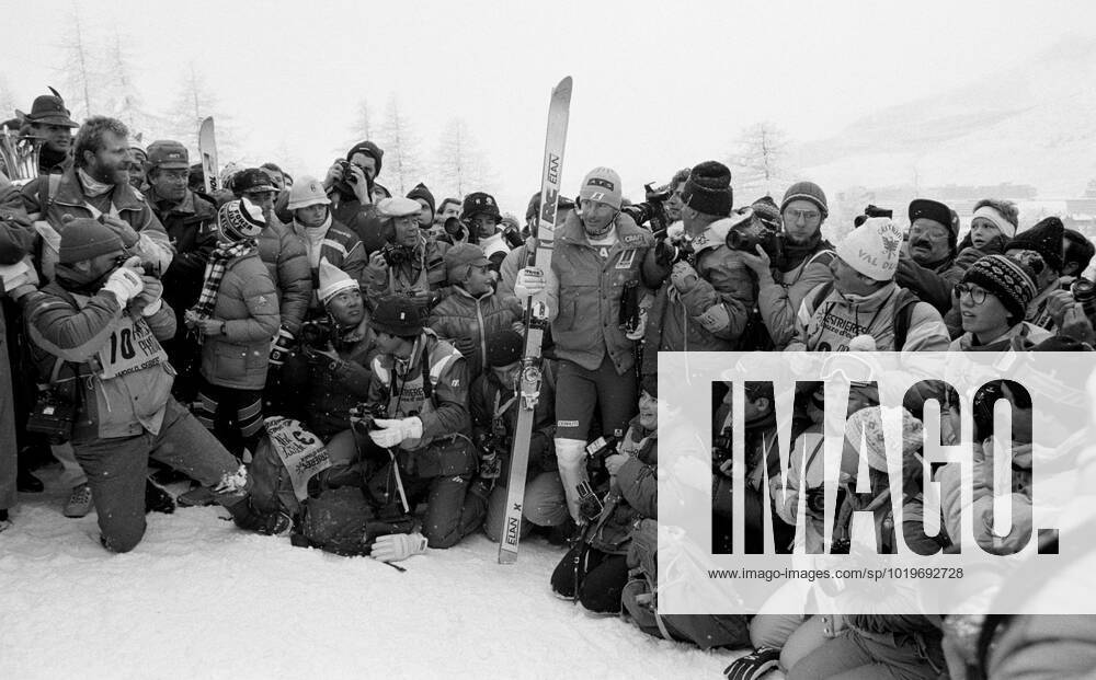 Sestriere 198601 Alpine acrobat Ingemar Stenmark makes his way through the media Sestriere Italy x4x