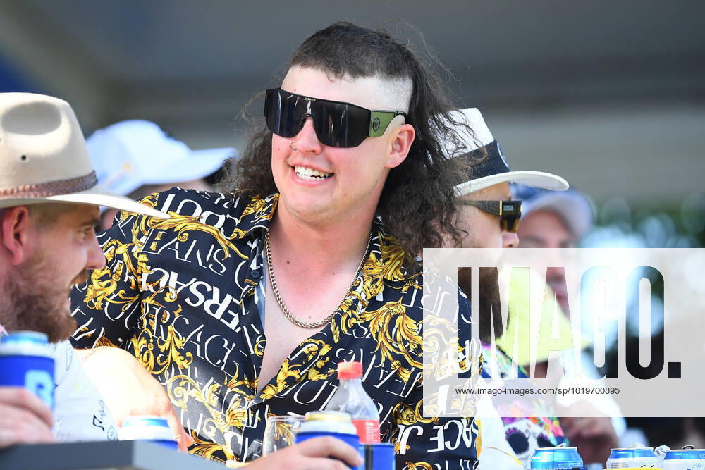 GOLF AUSTRALIAN PGA, Golf Herren Fans enjoy the party hole on the 17th during Day 2 of the 2022 Fortinet Australian PGA Championship at the Royal Queensland Golf Club in Brisbane, Friday, November 25, 2022. ( NO ARCHIVING, , NO USE IN BOOKS WITHOUT CONSENT BRISBANE QUEENSLAND AUSTRALIA
