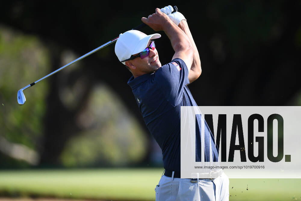 GOLF AUSTRALIAN PGA, Golf Herren Adam Scott plays a shot during Day 2 of the 2022 Fortinet Australian PGA Championship at the Royal Queensland Golf Club in Brisbane, Friday, November 25, 2022. ( NO ARCHIVING, , NO USE IN BOOKS WITHOUT CONSENT BRISBANE QUEENSLAND AUSTRALIA